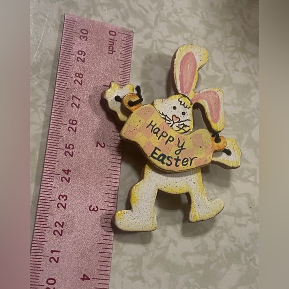 BESY DEAL 🤩 Vintage 1998 Easter Wooden Rabbit Hand Painted Handmade Brooch #6402 - Picture 3 of 3